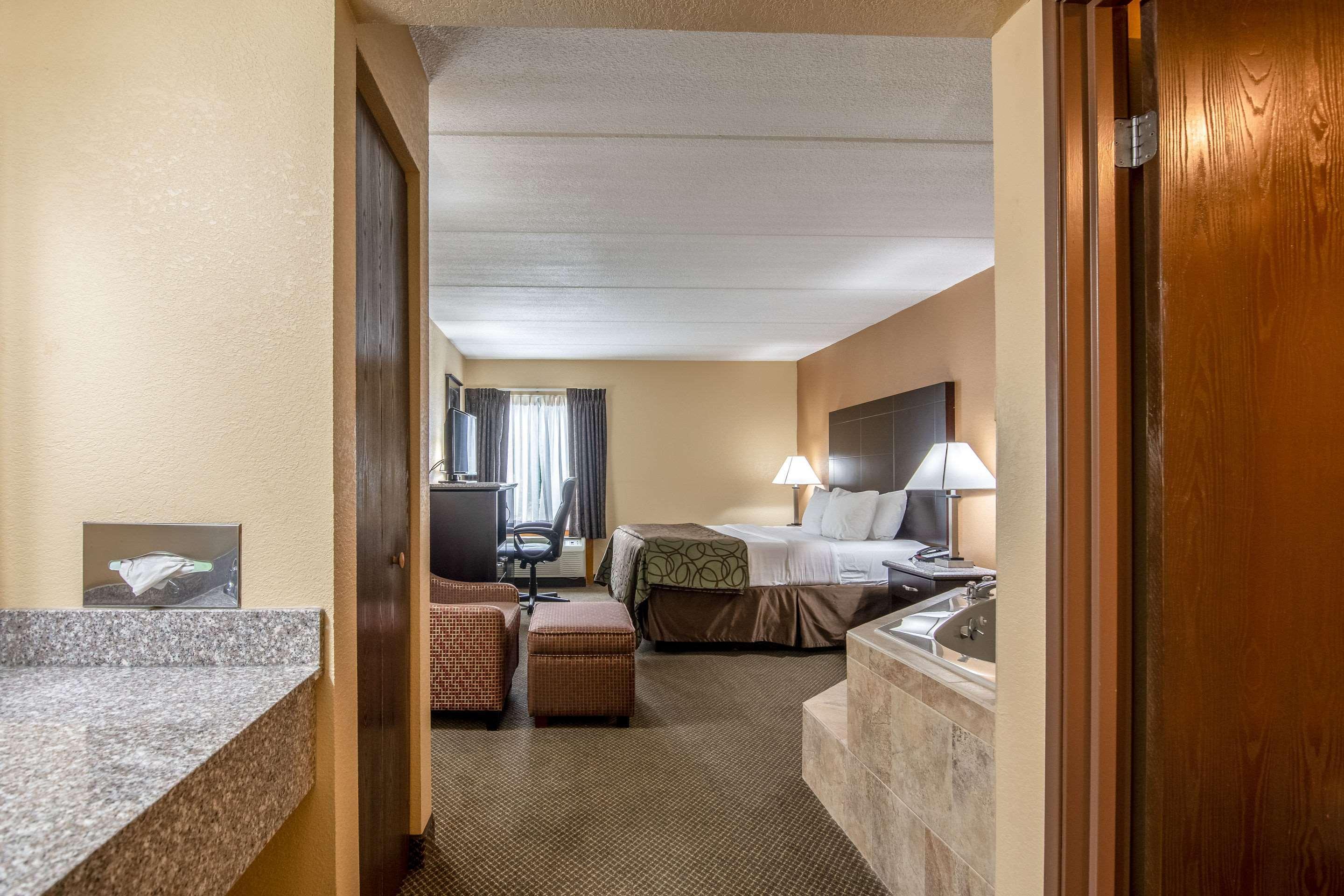 Quality Inn Tully I-81 Экстерьер фото