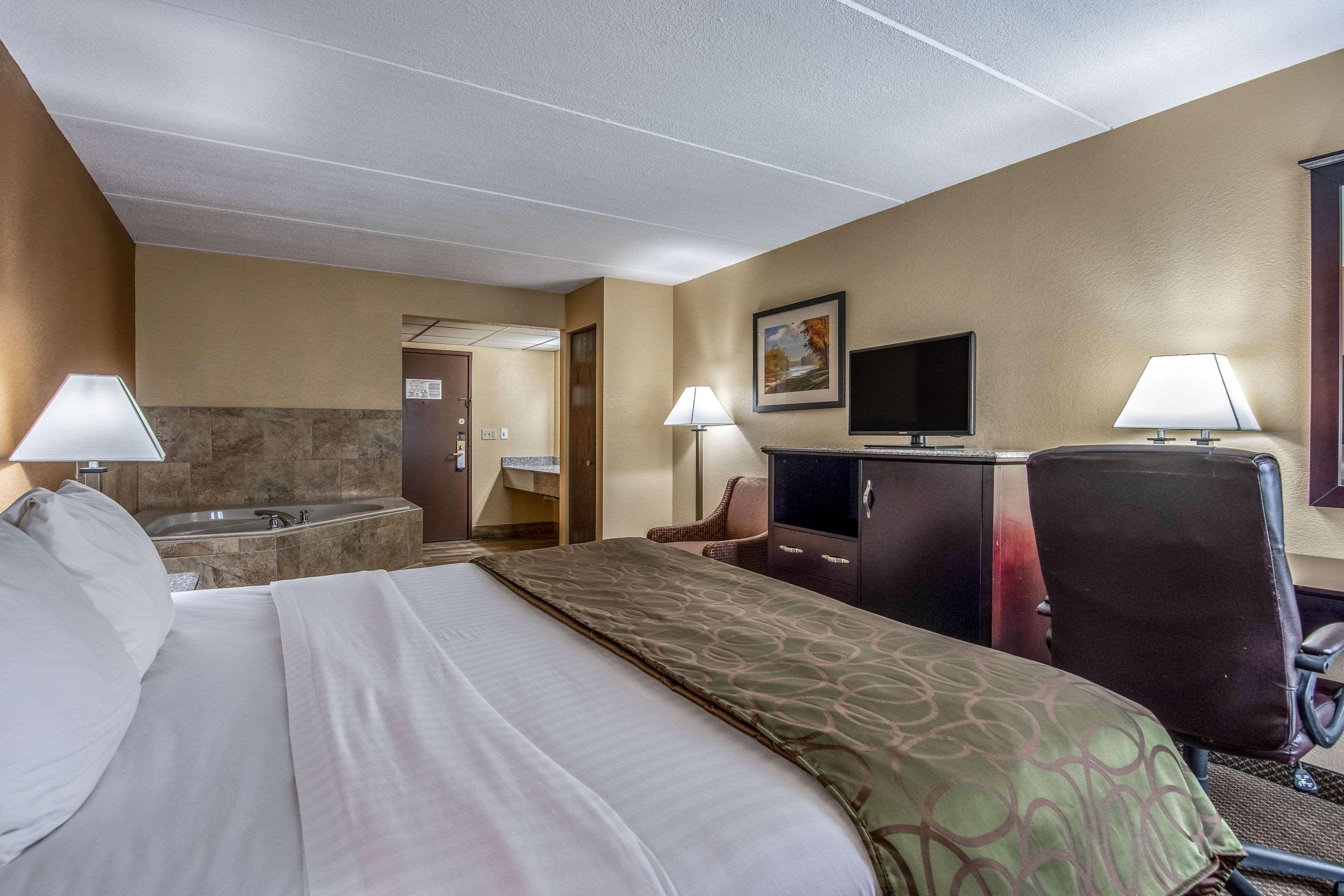 Quality Inn Tully I-81 Экстерьер фото