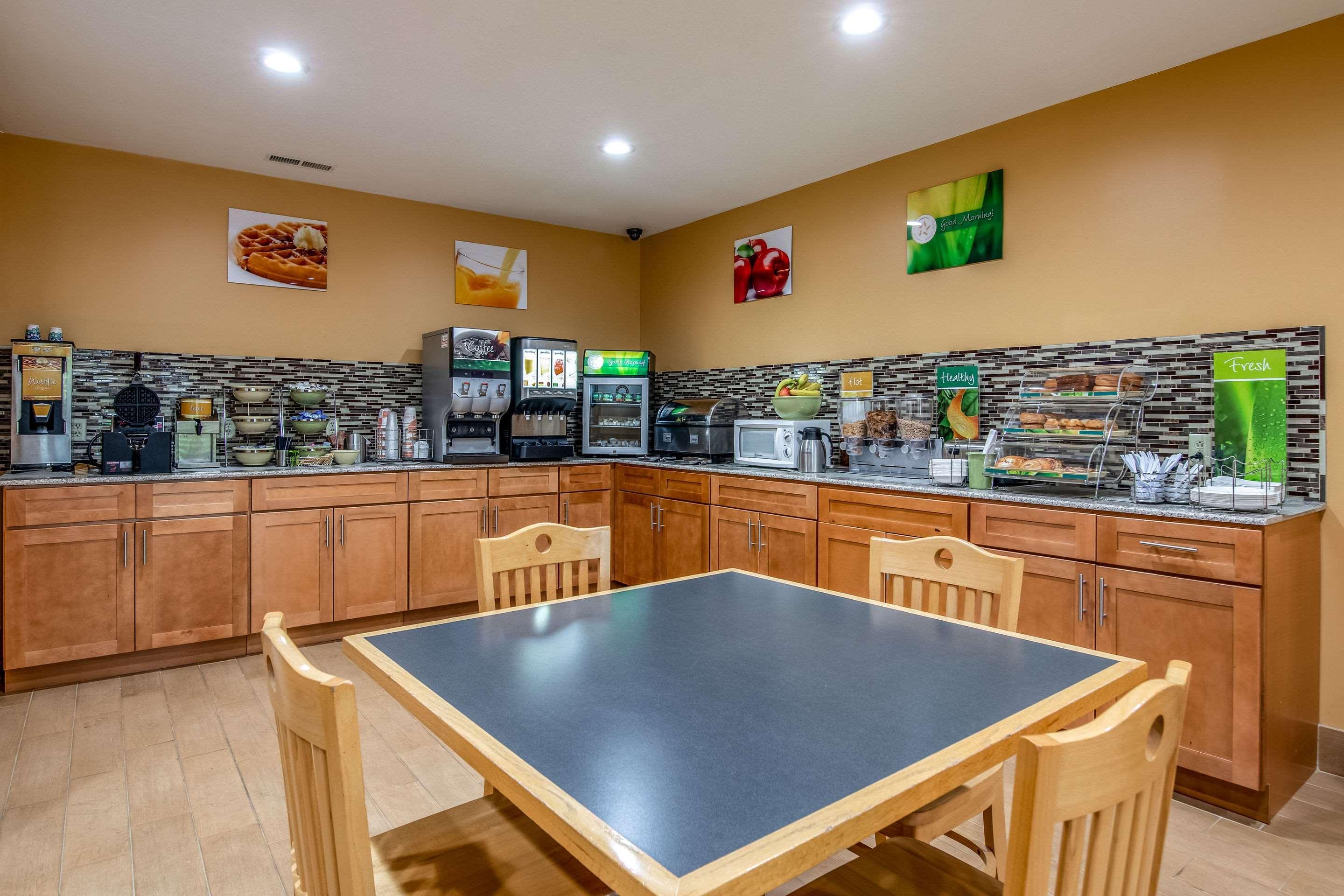 Quality Inn Tully I-81 Экстерьер фото